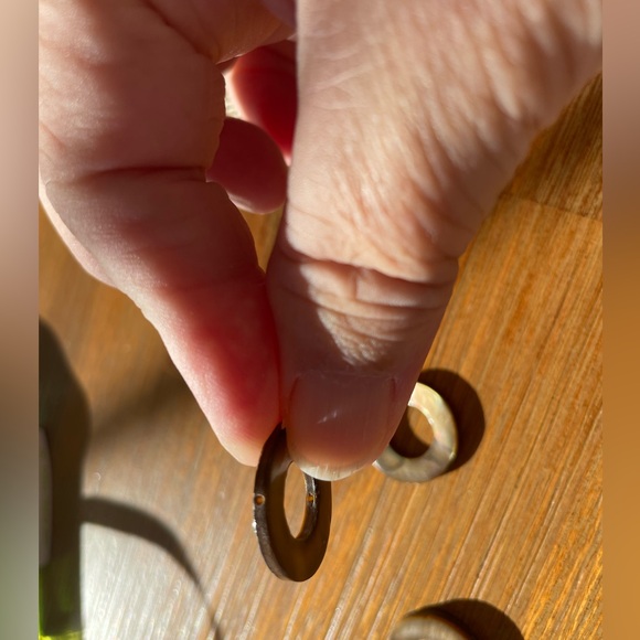 8 Stunning Round Brown 20mm Donut Shell Beads for Jewelry Craft Making - Picture 4 of 5